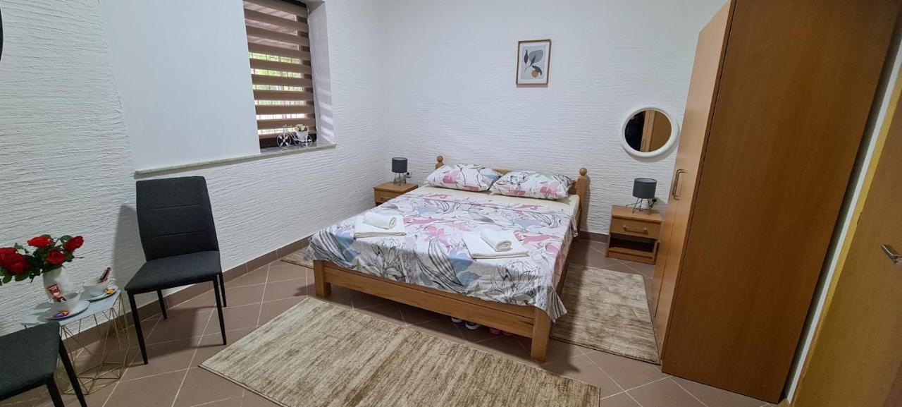Prenociste Dubravka Apartment Ливно Екстериор снимка