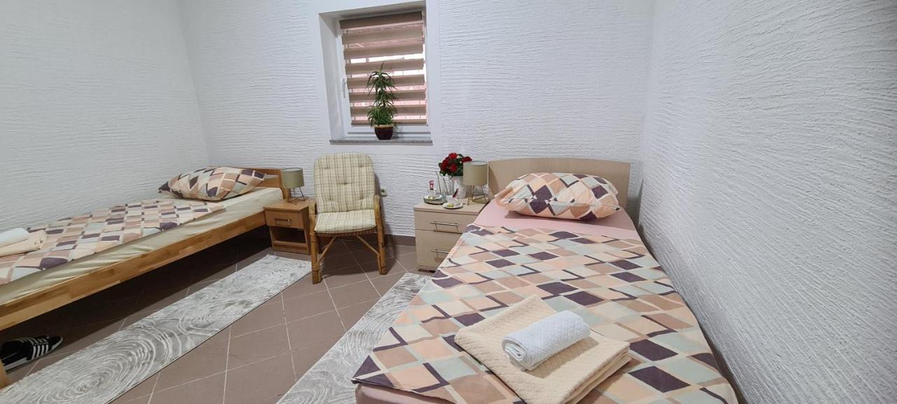 Prenociste Dubravka Apartment Ливно Екстериор снимка
